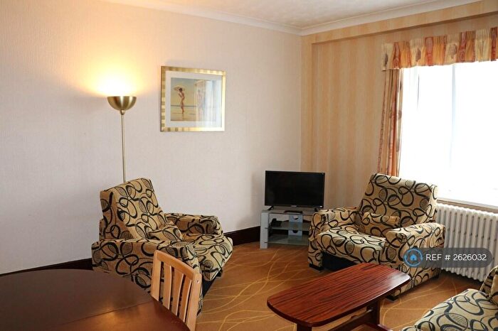 2 Bedroom Flat To Rent In Douglas Avenue, Exmouth, EX8