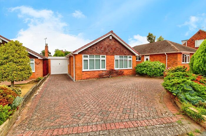2 Bedroom Detached Bungalow For Sale In Kingswood Road, Kingswinford, DY6