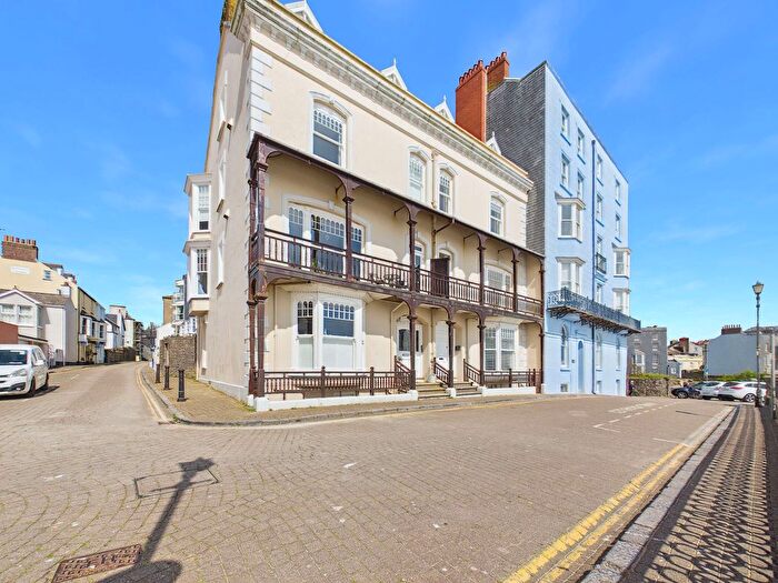 2 Bedroom Flat For Sale In The Paragon, Tenby, SA70