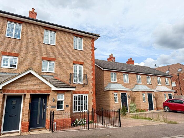 4 Bedroom Semi-Detached House For Sale In Ivel Bury, Biggleswade, SG18