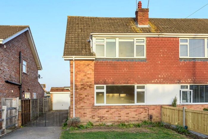 3 Bedroom Semi-Detached House To Rent In Magdalen Crescent, Byfleet, KT14