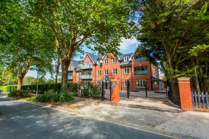 3 Bedroom Flat To Rent In Carew Road, Northwood, HA6