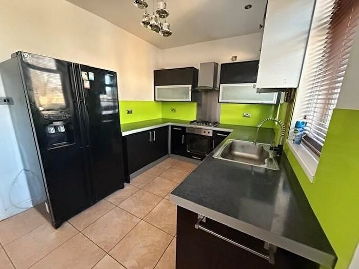 5 Bedroom Semi-Detached House For Sale In Lowther Street, Undercliffe, BD2