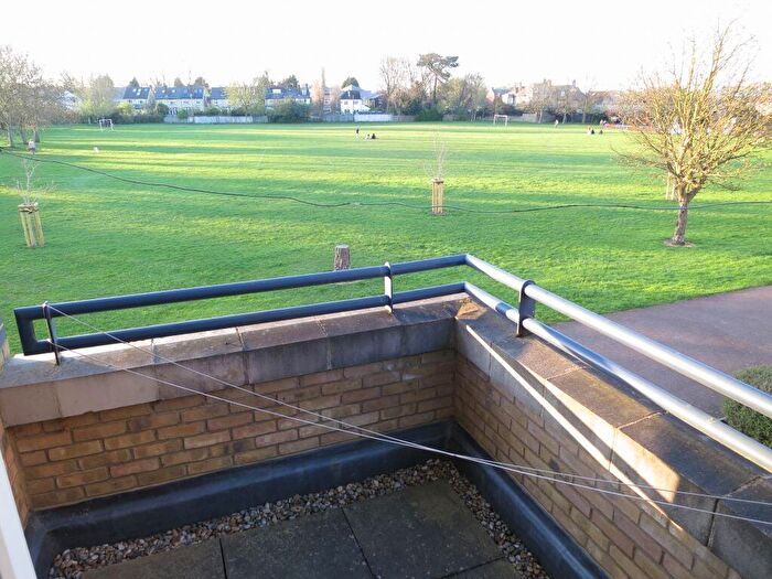 2 Bedroom Flat To Rent In Longworth Avenue, Cambridge, CB4