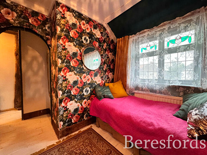3 Bedroom End Of Terrace House For Sale In Diban Avenue, Hornchurch, RM12