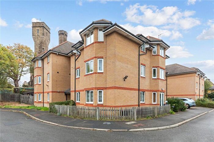 2 Bedroom Apartment For Sale In Green Lanes, London, N4