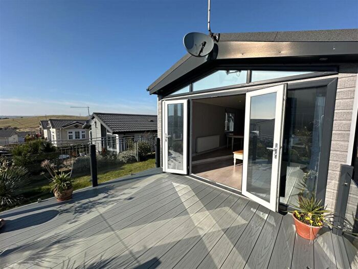 2 Bedroom Park Home For Sale In White Horse Park Homes, Osmington Hill, Weymouth, Dorset, DT3