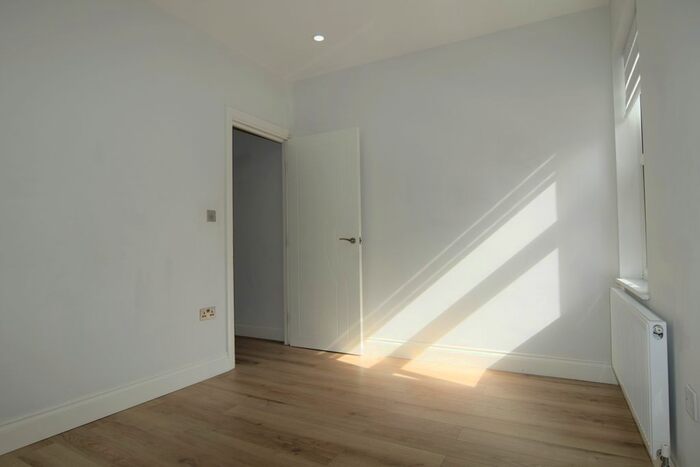 1 Bedroom Flat To Rent In Station Road, Addlestone, KT15