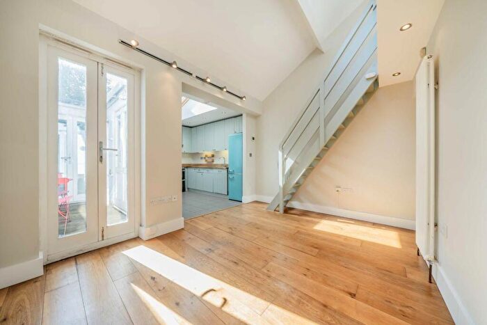 2 Bedroom House To Rent In Regent Street, North Kensington, NW10