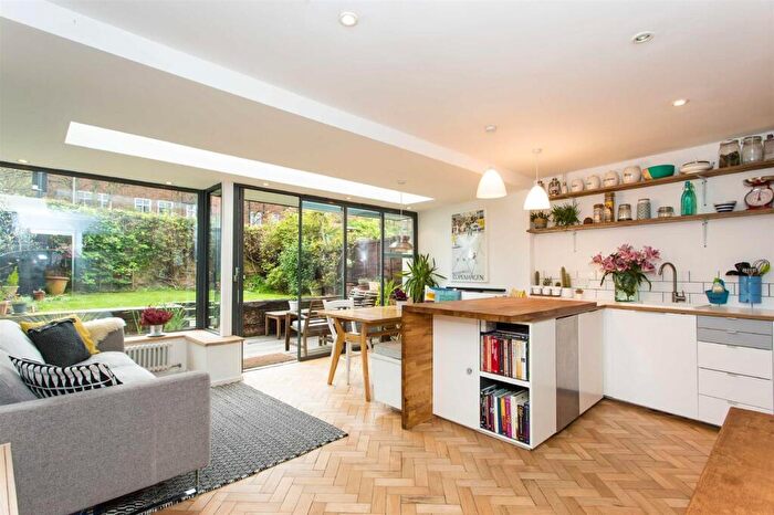 3 Bedroom Terraced House To Rent In Trecastle Way, Tufnell Park, N7