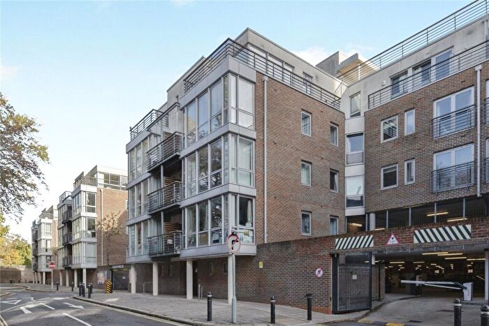 1 Bedroom Flat For Sale In Admiralty Road, Portsmouth, Hampshire, PO1