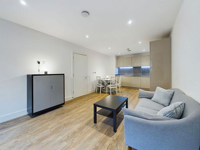 1 Bedroom Flat For Sale In Boulogne House, Isleworth, TW7