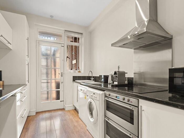 2 Bedroom Flat For Sale In Franklins Row, London, SW3