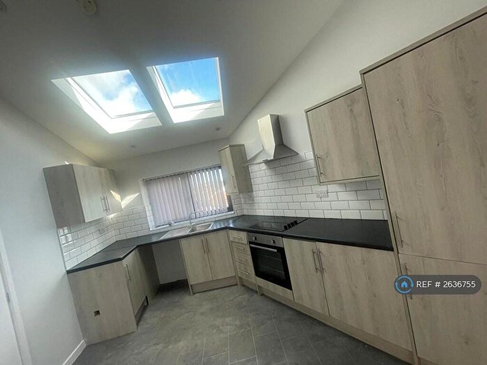 2 Bedroom Flat To Rent In Cross Lane, Farnley, Leeds, LS12