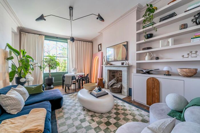 2 Bedroom Flat To Rent In Parkhill Road London, NW3