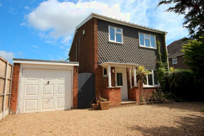 3 Bedroom House To Rent In Chessington, Surrey, KT9