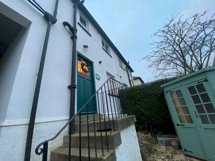 2 Bedroom House To Rent In Sandfield View, Leeds, LS6