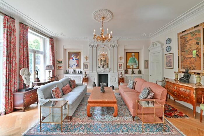 3 Bedroom Flat For Sale In Drayton Gardens, Chelsea, London, SW10