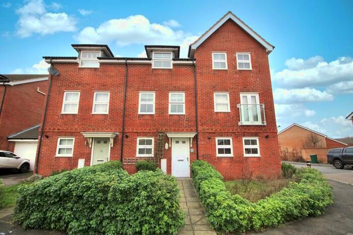 3 Bedroom Town House To Rent In White's Way, Hedge End, Southampton, SO30