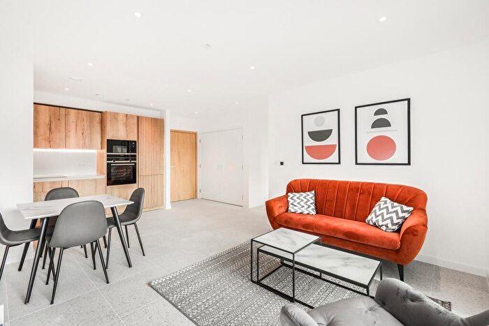 1 Bedroom Apartment To Rent In Cendal Crescent London, E1