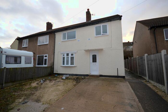 3 Bedroom Semi-Detached House To Rent In Hereford Drive, Brimington, Chesterfield, S43