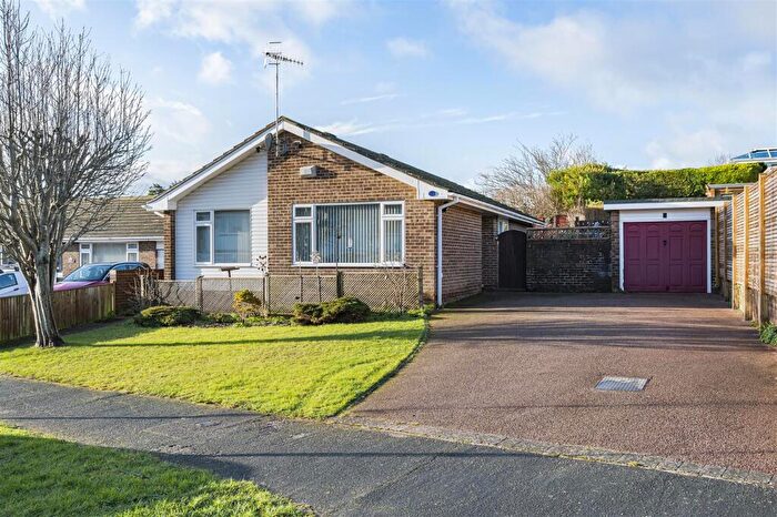 3 Bedroom Bungalow For Sale In Barn Rise, Seaford, BN25