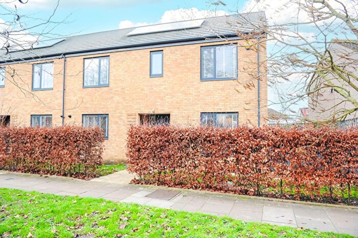 3 Bedroom Semi-Detached House To Rent In Dabbs Hill Lane, Northolt, UB5