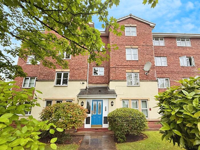 3 Bedroom Flat To Rent In Alexandra Road South, Manchester, Greater Manchester, M16