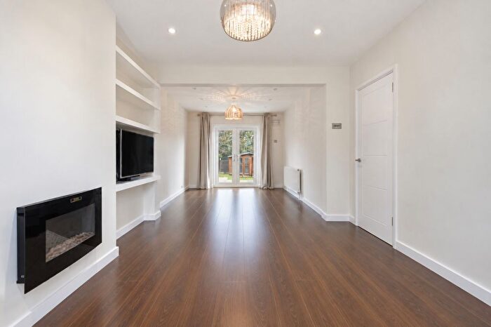 3 Bedroom Terraced House To Rent In Elgin Avenue, Romford, Essex, RM3