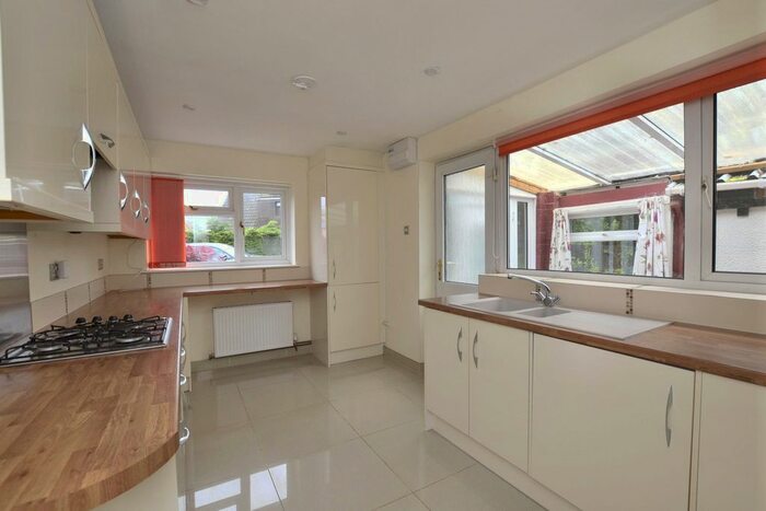 2 Bedroom Bungalow For Sale In Linsley Way, Tuffley, Gloucester, Gloucestershire, GL4