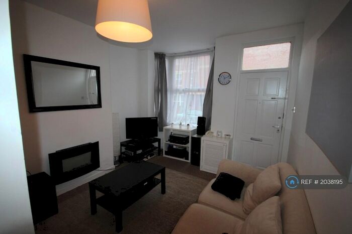 2 Bedroom End Of Terrace House To Rent In Birkin Avenue, Nottingham, NG7