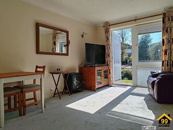 1 Bedroom Flat For Sale In Homestream House, Horsham, West Sussex, RH12