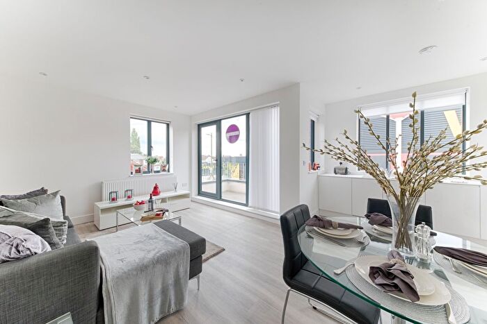 1 Bedroom Flat For Sale In Vicarage Court, Watford, WD18