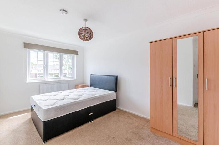 3 Bedroom House To Rent In St James's Road, Bermondsey, London, SE16