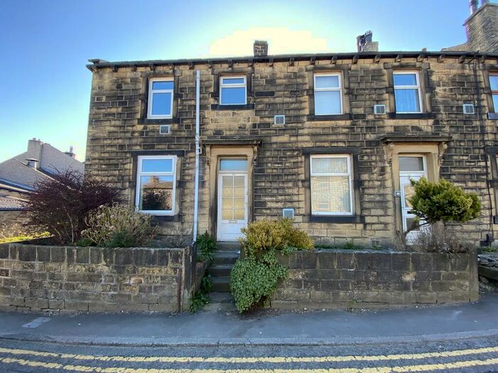 2 Bedroom End Of Terrace House To Rent In Station Road, Steeton, BD20