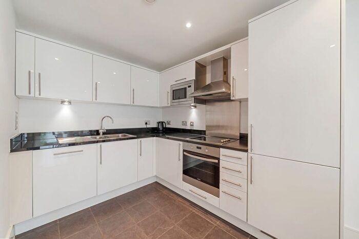 2 Bedroom Flat For Sale In Drayton Park, London, N5