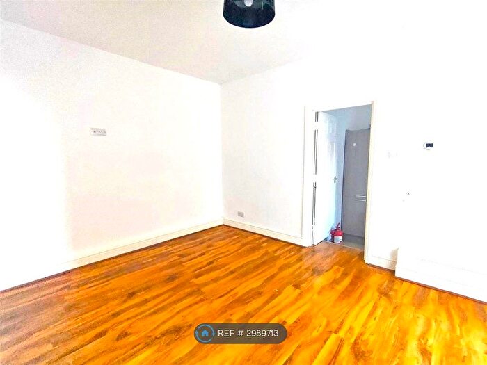 2 Bedroom Flat To Rent In High Street, Newmarket, CB8