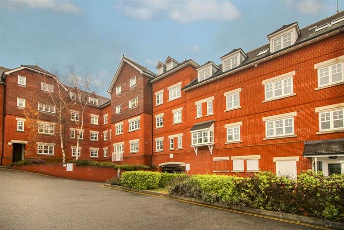 2 Bedroom Flat To Rent In Heathside Road, Woking, GU22