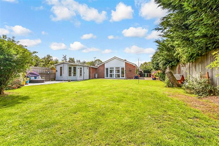 3 Bedroom Detached Bungalow For Sale In Orchard Glade, Headcorn, Kent, TN27