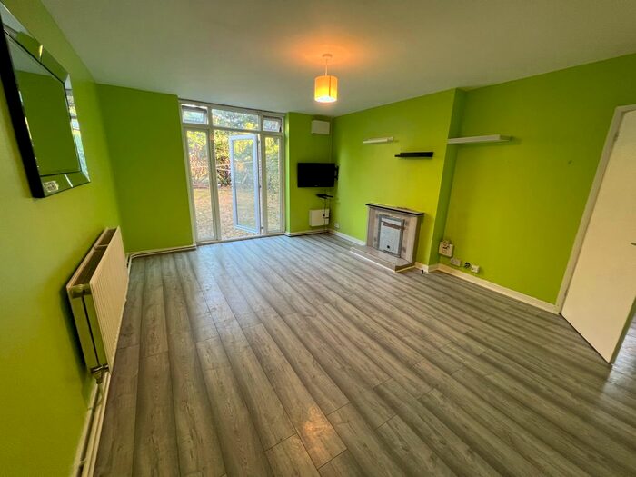 1 Bedroom Maisonette To Rent In Lancaster Place, Hounslow, TW4