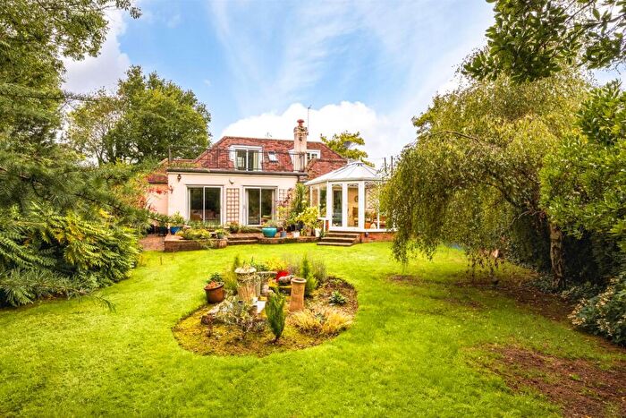 4 Bedroom Detached House For Sale In Broadplat, Rotherfield Greys, Henley-On-Thames, RG9