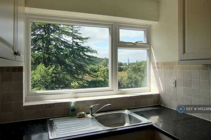 2 Bedroom Flat To Rent In Filmer Grove, Godalming, GU7