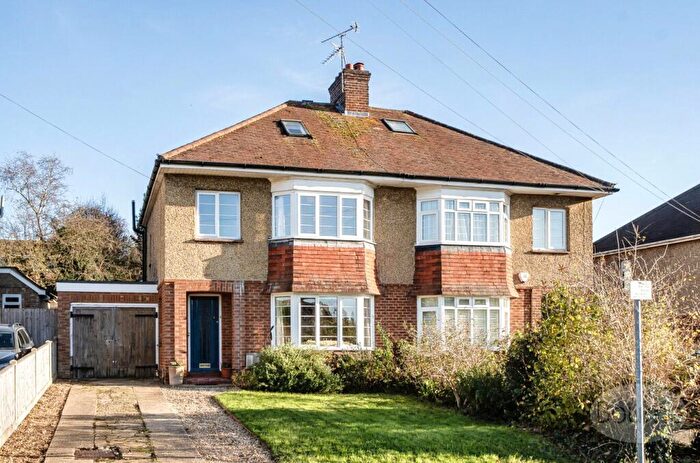 4 Bedroom Semi Detached House For Sale In Oaklands Road, Petersfield, Hampshire, GU32