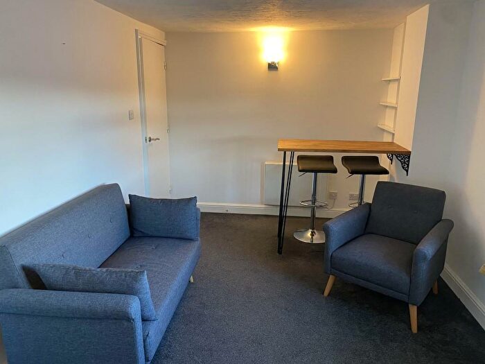 2 Bedroom Apartment To Rent In Flat Hampton Court, Market Harborough, LE16