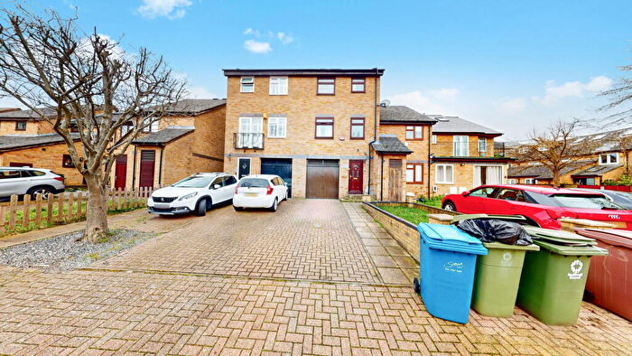 5 Bedroom Town House To Rent In Surrey Water Road, London, SE16