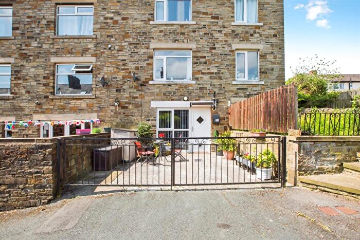 2 Bedroom Flat For Sale In Athol Street, Halifax, HX3