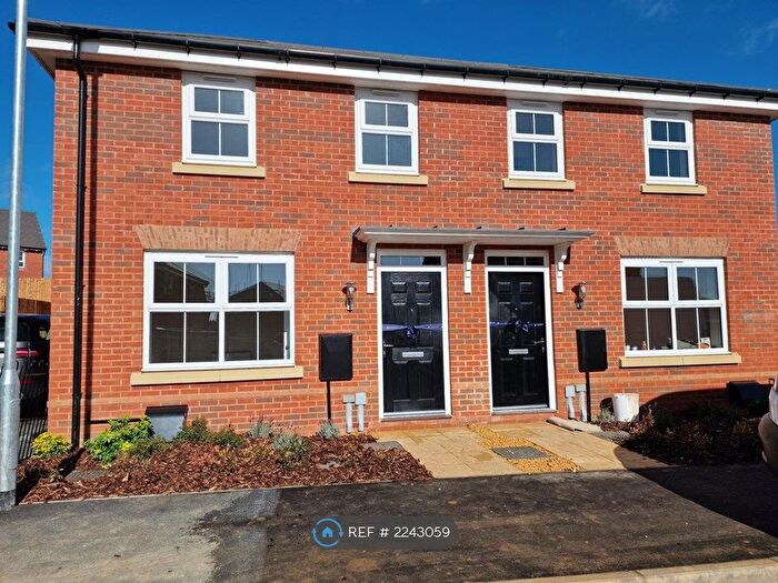 3 Bedroom Semi-Detached House To Rent In Hamlet Street, Wellingborough, NN8