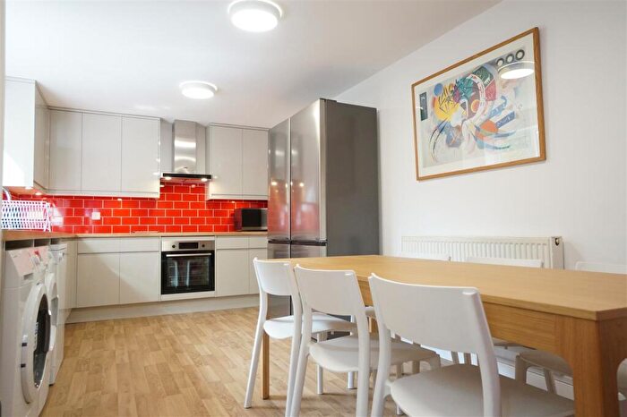 7 Bedroom House To Rent In Mountain View, Bangor, LL57