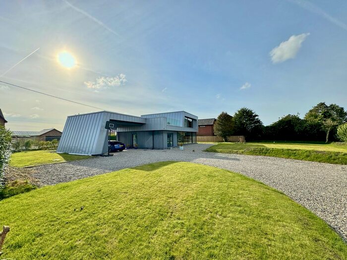 4 Bedroom Detached House To Rent In Chain House Lane, Whitestake, PR4