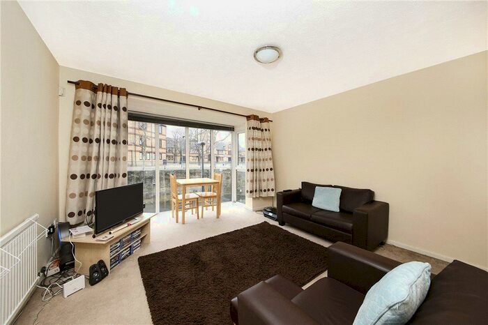 2 Bedroom Apartment To Rent In Waterman Way, Wapping, London, E1W